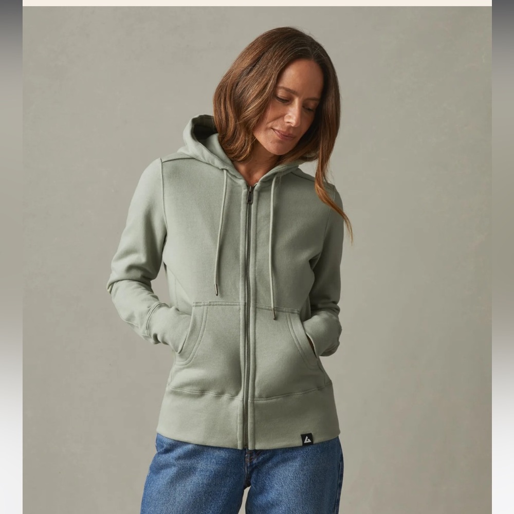 American Giant hoodie sweatshirt in EUC, size small.